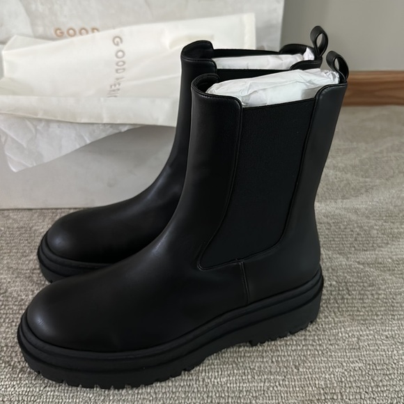 NIB Good American chunky Chelsea boots - Picture 3 of 4